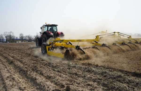 Bednar предоставляет решение для предпосевной обработки почвы: до 8-ми операций за один проход