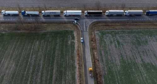 В чергах на польському кордоні перебуває понад 2400 вантажівок