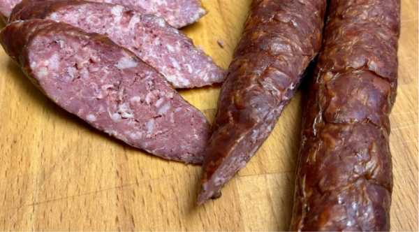 Ужгородські майстри відновили виробництво ялівцевої ковбаски.