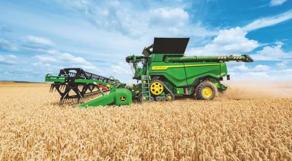 John Deere встановив рекорд, продавши 20 кормозбиральних комбайнів одному клієнту.